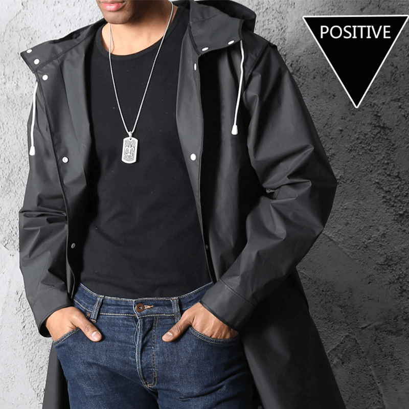 Stijlvolle lange zwarte regenjas