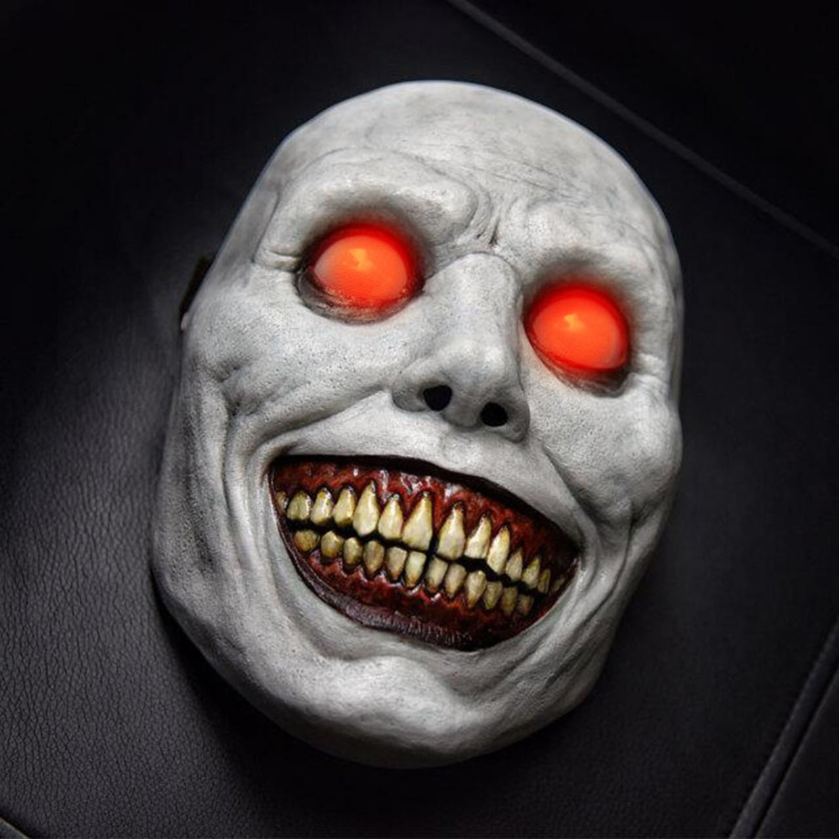 Wit horrormasker - Perfect voor Halloweenfeestjes en griezelige decoraties
