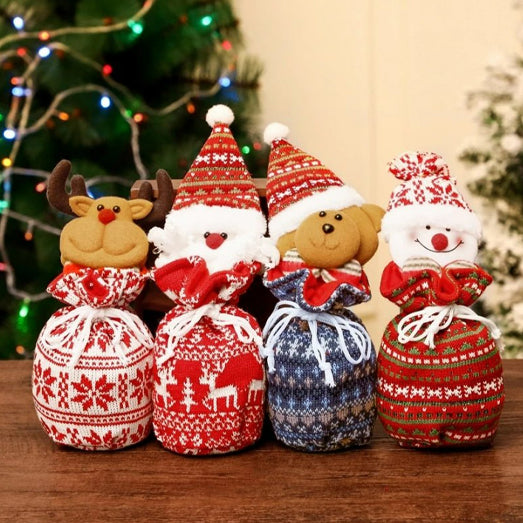 4x Gebreide kerstcadeauzakjes 3D poppen, Kerstman, Sneeuwpop, Eland, Hond