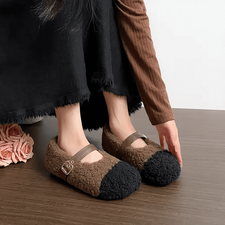 CuddleFlex – Plyschiga Cozy Skor med Guldspänne & Tvåfärgad Komfort för Inomhus och Lätt Utomhusbruk