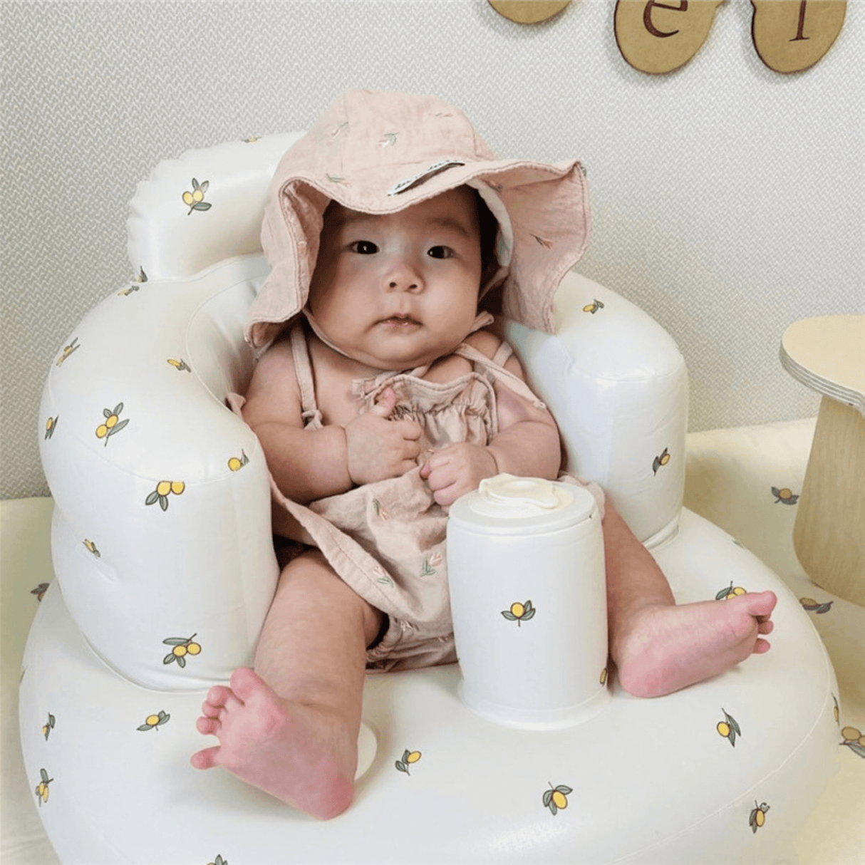 BabyNest – Uppblåsbar Babyfåtölj i PVC för Matning, Bad & Lek
