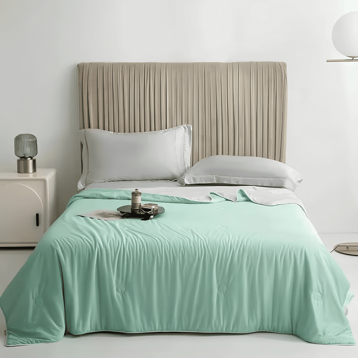 SIXTEN – Kylande Sval Täcke i 100% Polyester med Q-max 0,44 – Twin eller Queen