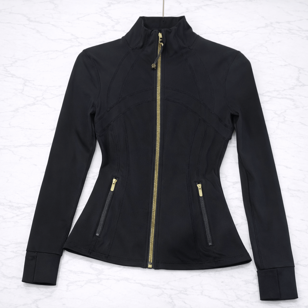 SilkMotion – Slimmad Yoga- och Träningsjacka med Dragkedja, Snabbtorkande Material & Följsam Passform för Aktiv Vardag