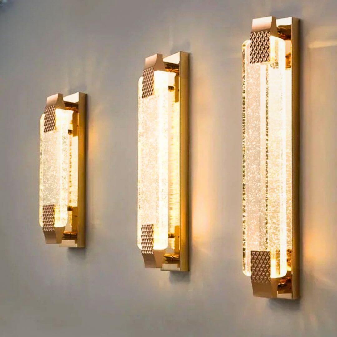 LuxeAngle - Wandlamp met Bubbel Kristal en Verguld Metaal | Elegante en Luxe Decoratieve Verlichting voor Slaapkamer & Woonkamer